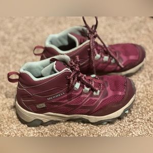 Girls Merrell hiking boots size 1